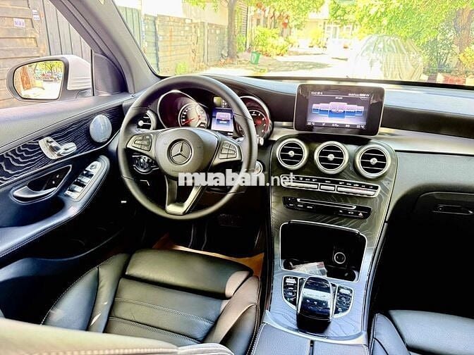 Mercedes GLC300 2017 Trắng 98000 miles