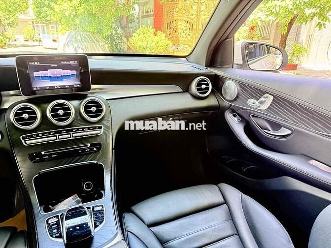 Mercedes GLC300 2017 Trắng 98000 miles