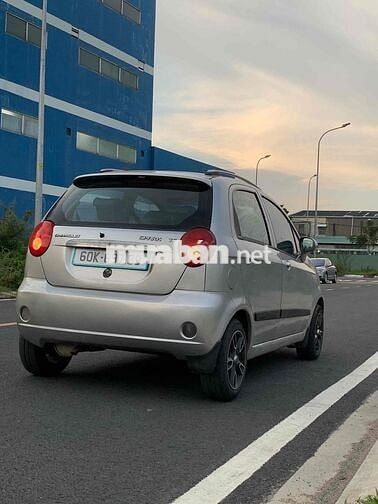 Chevrolet Spark 2024 Bạc 4 chỗ