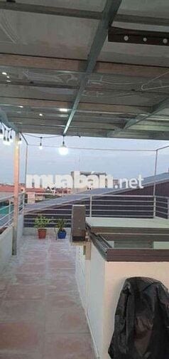 NHÀ CỰC ĐẸP, DÂN XÂY XỊN, MỚI Ở 2 THÁNG Ô TÔ TRÁNH 50M, VỊ TRÍ ĐẸP.