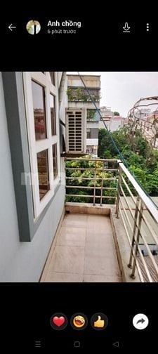 Nhà 2mat ngờ có ban công thoáng mát 