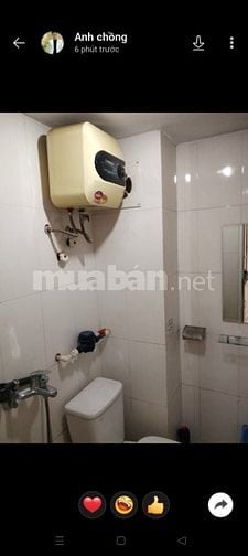 Nhà 2mat ngờ có ban công thoáng mát 