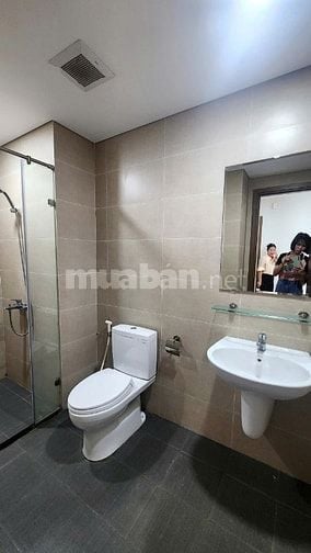 Tôi đang cần bán nhanh căn hộ Rose Town 79 Ngọc Hồi 78m 2 ngủ 2wc 