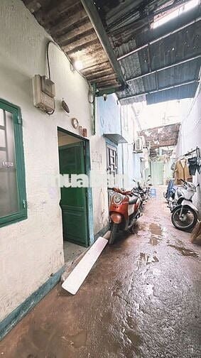 BÁN NHÀ 3X8 CÓ GÁC LỬNG ĐƯONG NGUYỄN VẶ LINH KẾ CẦU XÓM CỦI HẺM TO