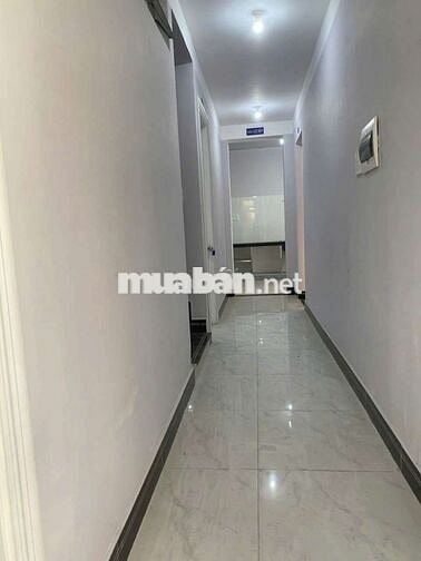 nhà dt rộng mặt tiền nhánh 6pn rộng ,sân rộng đậu ôtô ,xe máy vô tư,