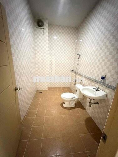 Nhà trệt 3 lầu mặt tiền Trần Văn Trà