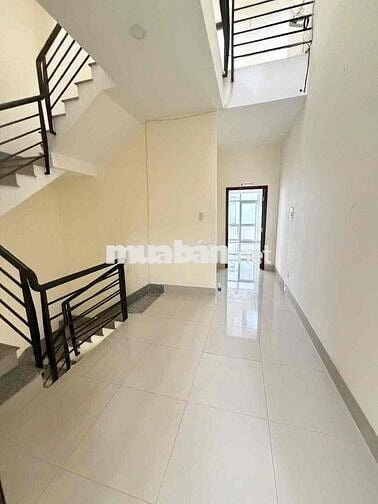 Nhà trệt 3 lầu mặt tiền Trần Văn Trà