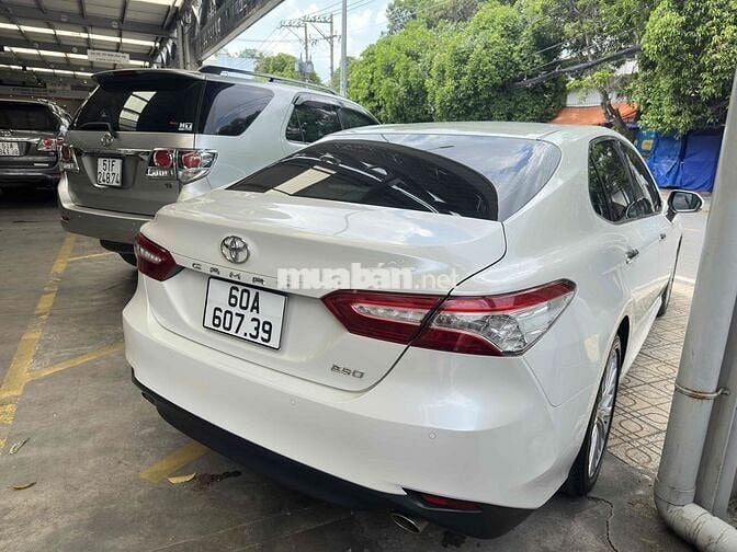 Toyota Camry 2.5Q 2021 Trắng 49.000 km