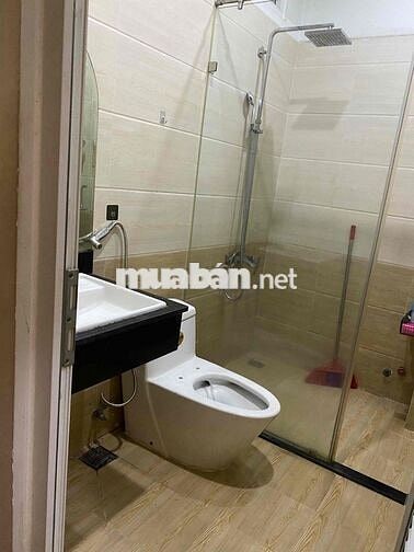 cho thuê nhà mặt tiến,,4lầu ,4x21  ,6pn 5vs  sân rộng 4x6
