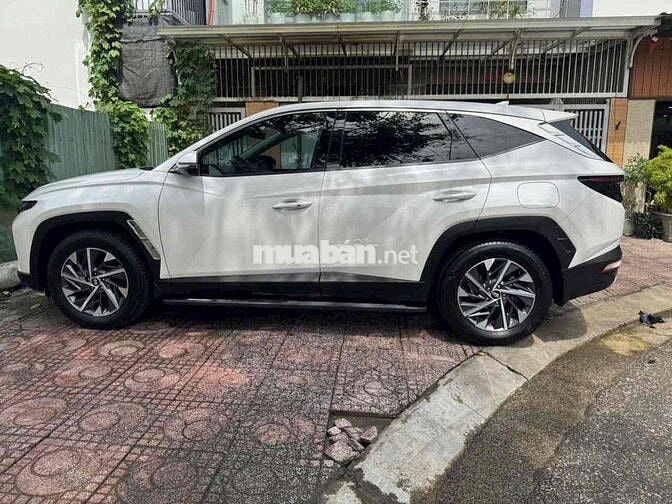 Hyundai Tucson 5 chỗ Xăng Trắng