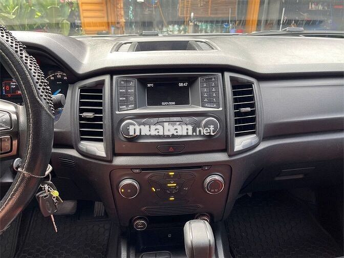 Ford Ranger XLS AT 2018 Bạc 7 vạn