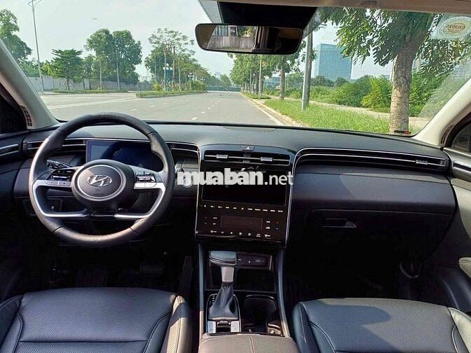 Hyundai Tucson 5 chỗ Xăng Trắng