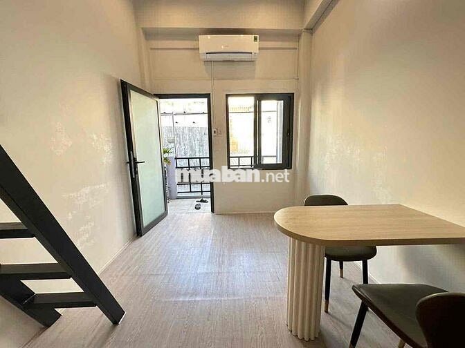 CHO THUÊ PHÒNG DUPLEX GÁC TRẦN CAO THOÁNG - BAN CÔNG CỬA SỔ RIÊNG TƯ