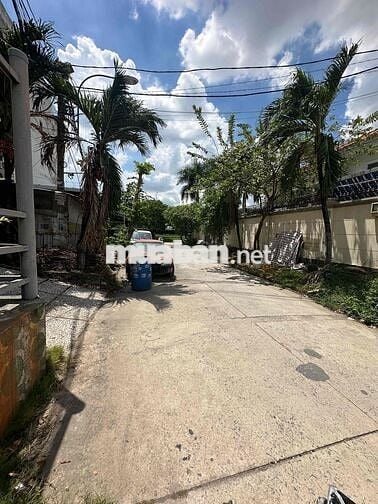 cho thuê mặt bằng kho 8x35m có gác .