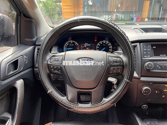 Ford Ranger XLS AT 2018 Bạc 7 vạn