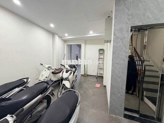 6 TẦNG THANG MÁY ( NHÀ DÒNG TIỀN )