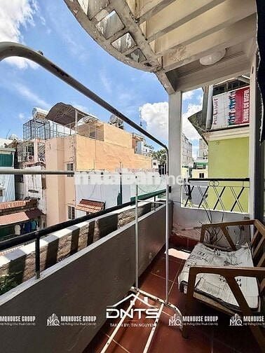 Phòng trọ duplex balcony đầy đủ nội thất gần Metro Bến Thành, Văn Lang