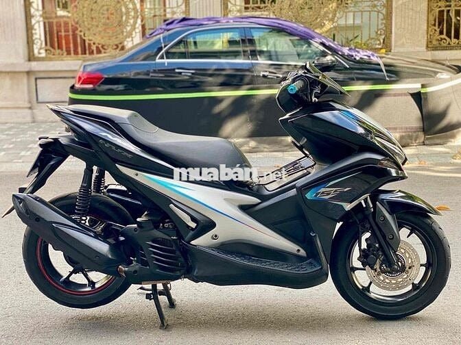 Yamaha NVX 155 Đen bạc Smartkey