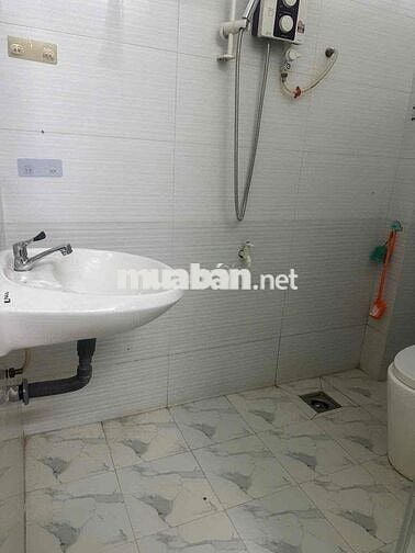 Nhà thuê 737/ hẻm 3m lạc long quân 7,5 triệu