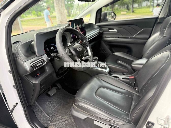 Hyundai Stargazer Đặc Biệt 2022 Trắng 7 chỗ