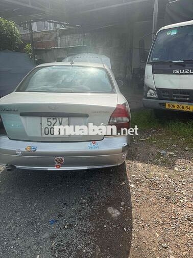 Daewoo Nubira II Bạc 5 chỗ