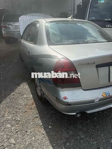 Daewoo Nubira II Bạc 5 chỗ