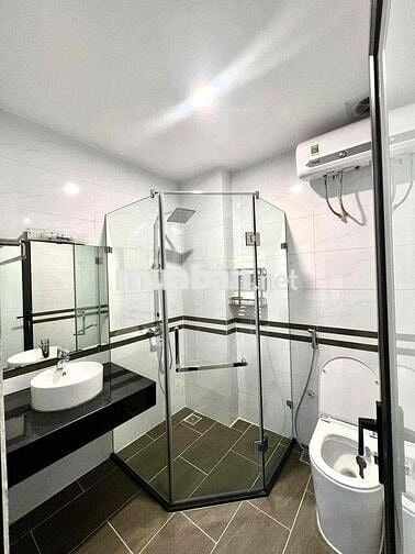 nhượng lại phòng ở tầng 2 trong nguyên căn tại kim mã thượng