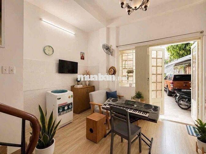 Bán gấp nhà 6.2 tỷ Hoàng Diệu, Phường 10 , Phú Nhuận