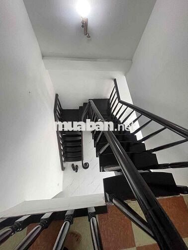 CHO THUÊ NHÀ MT ĐHT 22, 5x20m, 3pn, xe hơi đậu trong nhà, ĐHT, Q12