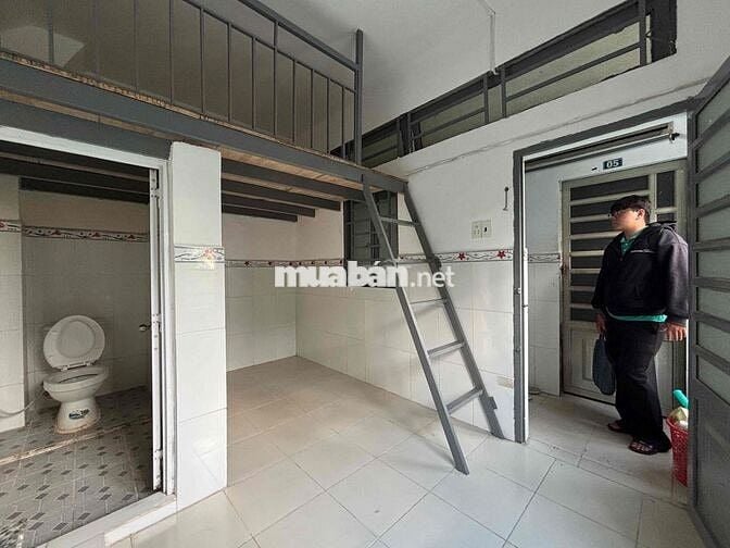 PHÒNG GÁC CỬA SỔ TRỜI NGAY ĐH GIAO THÔNG VẠN TẢI