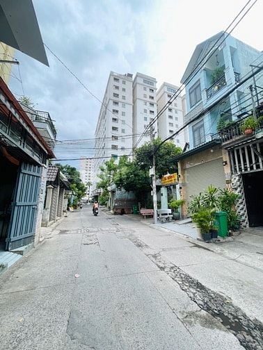 [D2684*] Tò Mò Nhà C4 Ngang Khủng 6.7m Hẻm Xe Hơi Thông Q12 - Giá 9.x 