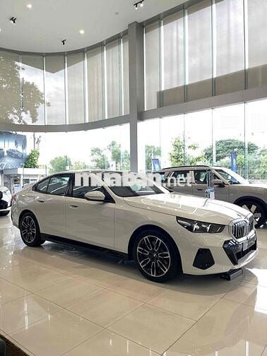 BMW 530i M Sport 2026 Mới Trắng