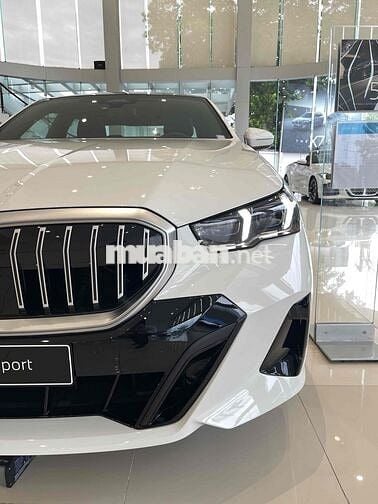 BMW 530i M Sport 2026 Mới Trắng