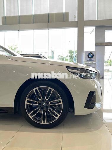 BMW 530i M Sport 2026 Mới Trắng