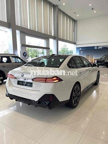 BMW 530i M Sport 2026 Mới Trắng