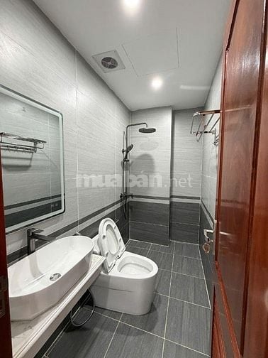 Bán nhà phôa Lý Thường Kiệt 40 m x 8 t xây mới thông sàn 28 tỷ