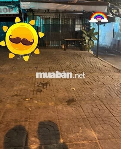 Share 1/2 mặt bằng sân đường đông đúc