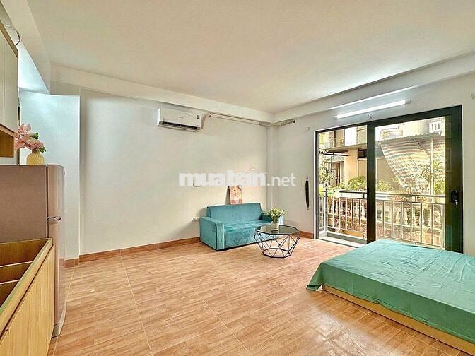 STUDIO BAN CÔNG ~30M2 - GẦN TÒA NHÀ VIETTEL - 10P QUA ĐẠI HỌC KINH TẾ