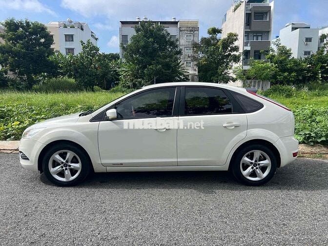 Ford Focus Hatchback 2012 Trắng