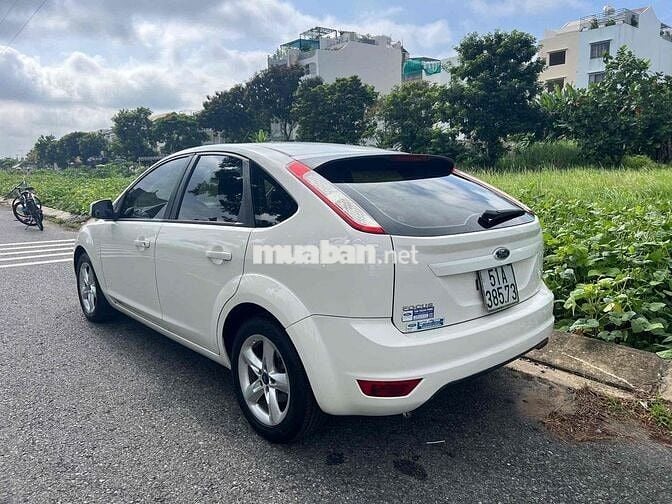 Ford Focus Hatchback 2012 Trắng