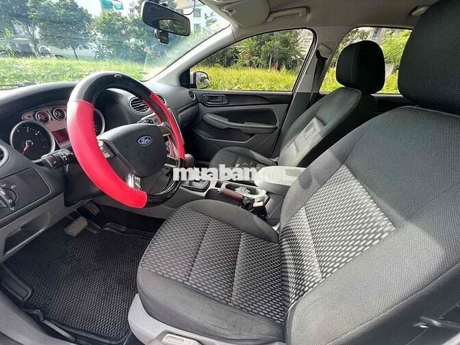 Ford Focus Hatchback 2012 Trắng