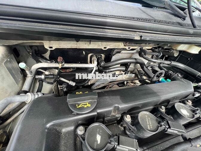 Ford Focus Hatchback 2012 Trắng