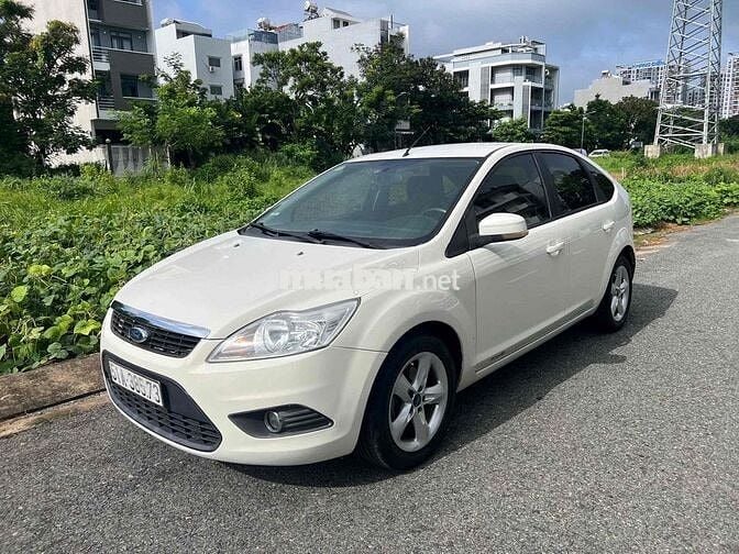 Ford Focus Hatchback 2012 Trắng