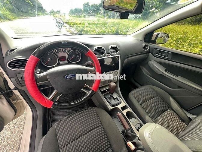 Ford Focus Hatchback 2012 Trắng