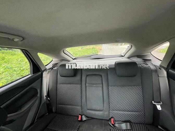 Ford Focus Hatchback 2012 Trắng