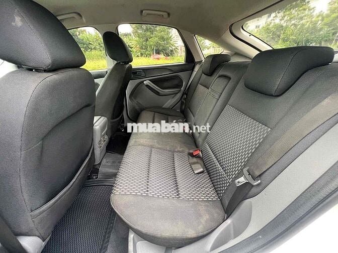 Ford Focus Hatchback 2012 Trắng