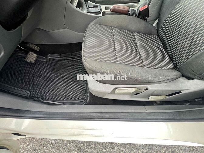 Ford Focus Hatchback 2012 Trắng