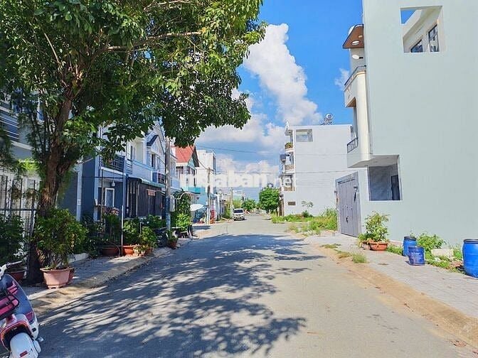 Nhà Đẹp SHR _ Mua vào ở luôn_  Đường Nhựa 8m_KDC hiện hữu!
