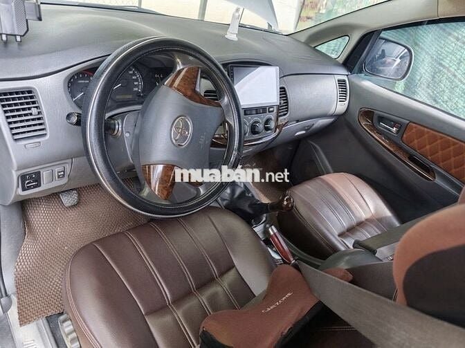Toyota Innova E 2013 Số sàn màu Bạc