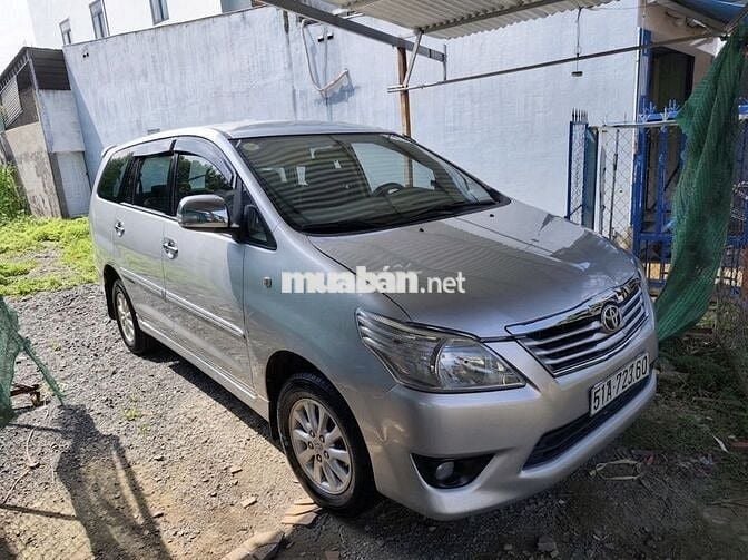 Toyota Innova E 2013 Số sàn màu Bạc